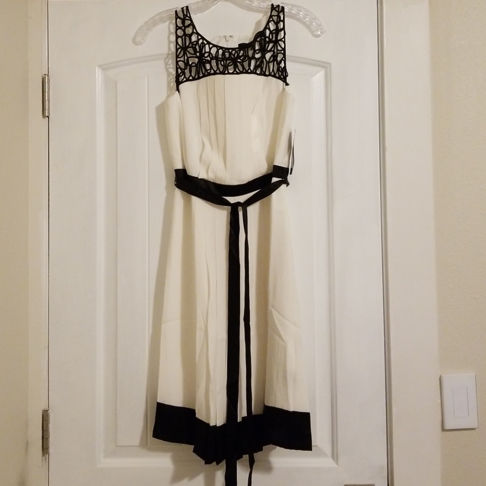 🆕👗 Carmen Marc Valvo Collection Sleeveless Dress